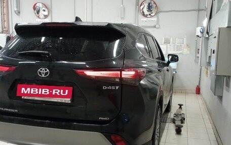 Toyota Highlander, 2023 год, 5 320 000 рублей, 3 фотография