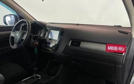 Mitsubishi Outlander III рестайлинг 3, 2014 год, 1 320 000 рублей, 12 фотография