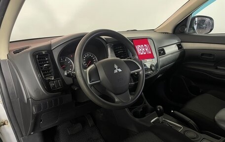 Mitsubishi Outlander III рестайлинг 3, 2014 год, 1 320 000 рублей, 11 фотография
