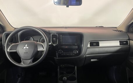 Mitsubishi Outlander III рестайлинг 3, 2014 год, 1 320 000 рублей, 13 фотография