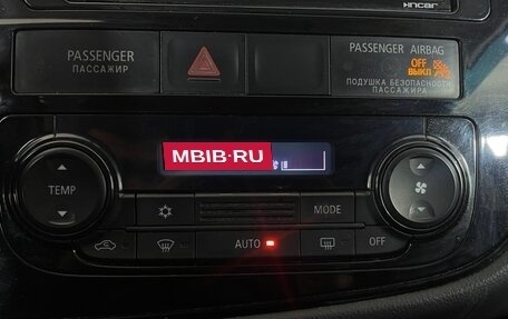 Mitsubishi Outlander III рестайлинг 3, 2014 год, 1 320 000 рублей, 19 фотография