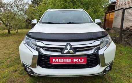 Mitsubishi Pajero Sport III рестайлинг, 2017 год, 2 600 000 рублей, 3 фотография