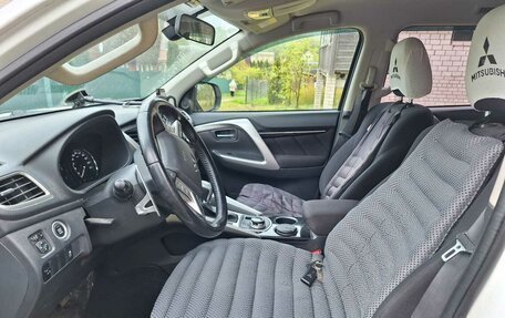 Mitsubishi Pajero Sport III рестайлинг, 2017 год, 2 600 000 рублей, 9 фотография