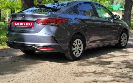 Hyundai Solaris II рестайлинг, 2021 год, 1 350 000 рублей, 5 фотография
