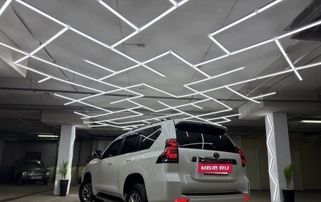 Toyota Land Cruiser Prado 150 рестайлинг 2, 2019 год, 4 800 000 рублей, 2 фотография