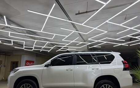Toyota Land Cruiser Prado 150 рестайлинг 2, 2019 год, 4 800 000 рублей, 11 фотография