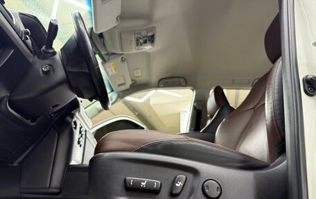 Toyota Land Cruiser Prado 150 рестайлинг 2, 2019 год, 4 800 000 рублей, 21 фотография