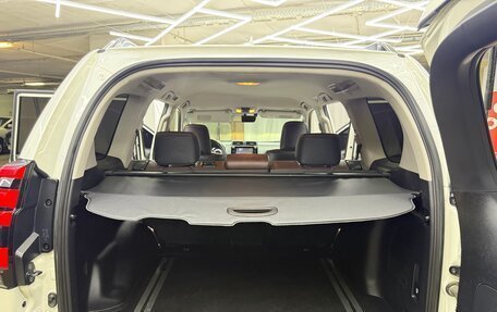Toyota Land Cruiser Prado 150 рестайлинг 2, 2019 год, 4 800 000 рублей, 26 фотография