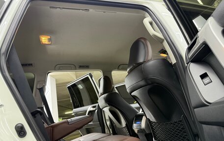 Toyota Land Cruiser Prado 150 рестайлинг 2, 2019 год, 4 800 000 рублей, 29 фотография