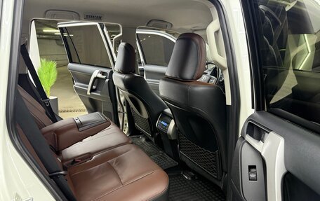 Toyota Land Cruiser Prado 150 рестайлинг 2, 2019 год, 4 800 000 рублей, 28 фотография