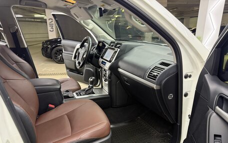 Toyota Land Cruiser Prado 150 рестайлинг 2, 2019 год, 4 800 000 рублей, 30 фотография