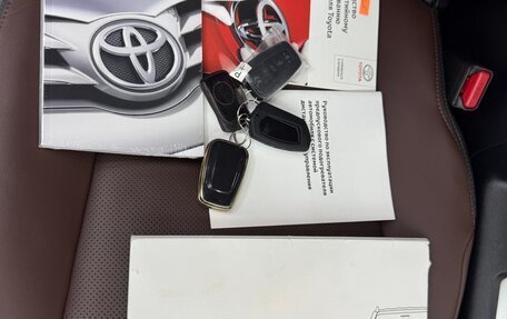 Toyota Land Cruiser Prado 150 рестайлинг 2, 2019 год, 4 800 000 рублей, 37 фотография