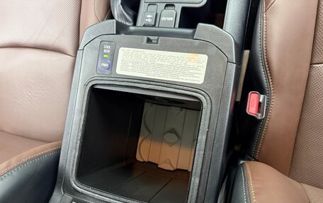 Toyota Land Cruiser Prado 150 рестайлинг 2, 2019 год, 4 800 000 рублей, 33 фотография