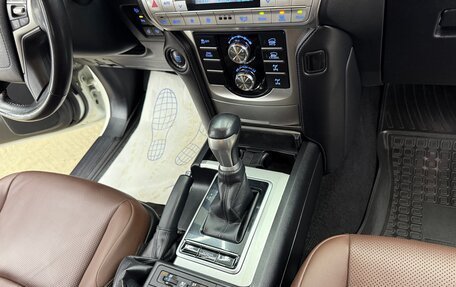 Toyota Land Cruiser Prado 150 рестайлинг 2, 2019 год, 4 800 000 рублей, 32 фотография