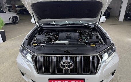 Toyota Land Cruiser Prado 150 рестайлинг 2, 2019 год, 4 800 000 рублей, 39 фотография