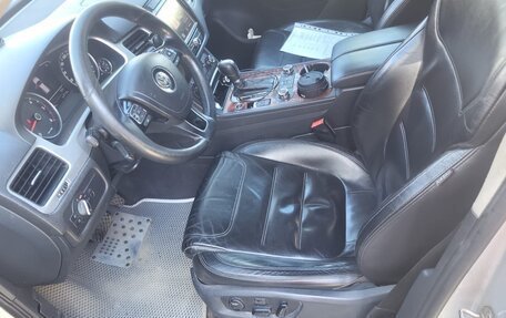 Volkswagen Touareg III, 2011 год, 2 300 000 рублей, 8 фотография