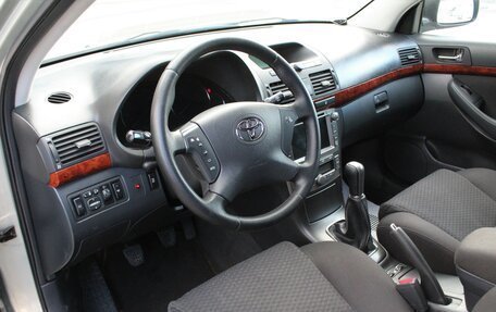 Toyota Avensis III рестайлинг, 2004 год, 750 000 рублей, 6 фотография