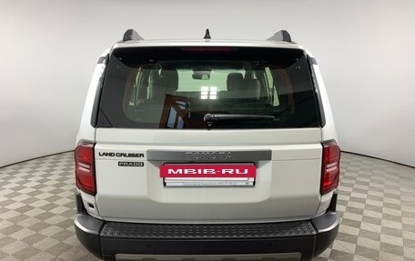 Toyota Land Cruiser Prado, 2024 год, 9 290 000 рублей, 6 фотография