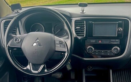 Mitsubishi Outlander III рестайлинг 3, 2016 год, 1 950 000 рублей, 4 фотография