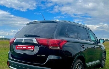 Mitsubishi Outlander III рестайлинг 3, 2016 год, 1 950 000 рублей, 11 фотография