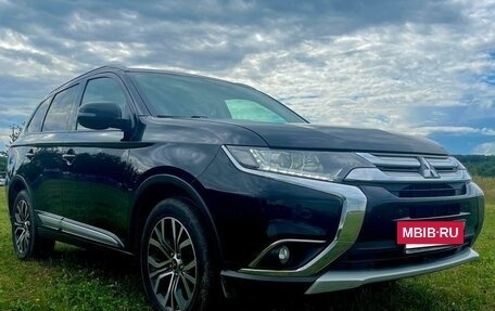 Mitsubishi Outlander III рестайлинг 3, 2016 год, 1 950 000 рублей, 13 фотография