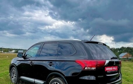Mitsubishi Outlander III рестайлинг 3, 2016 год, 1 950 000 рублей, 2 фотография