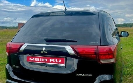 Mitsubishi Outlander III рестайлинг 3, 2016 год, 1 950 000 рублей, 5 фотография