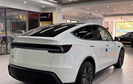 Tesla Model Y I, 2025 год, 5 170 000 рублей, 4 фотография
