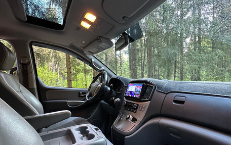 Hyundai Grand Starex Grand Starex I рестайлинг 2, 2017 год, 2 750 000 рублей, 15 фотография