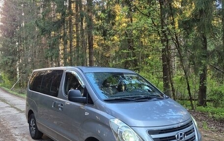 Hyundai Grand Starex Grand Starex I рестайлинг 2, 2017 год, 2 750 000 рублей, 3 фотография