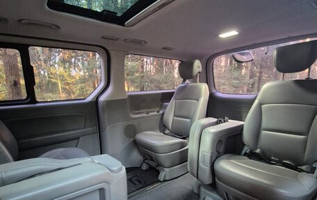Hyundai Grand Starex Grand Starex I рестайлинг 2, 2017 год, 2 750 000 рублей, 17 фотография
