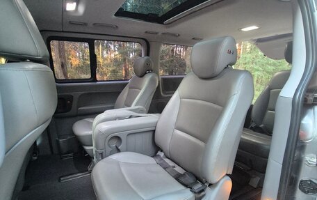 Hyundai Grand Starex Grand Starex I рестайлинг 2, 2017 год, 2 750 000 рублей, 23 фотография