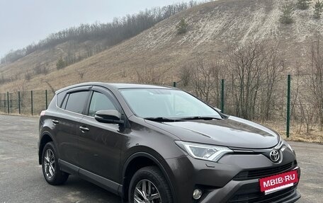 Toyota RAV4, 2018 год, 2 450 000 рублей, 3 фотография