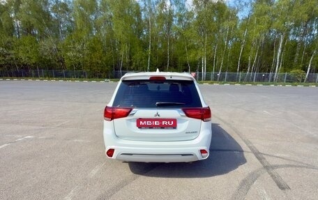Mitsubishi Outlander III рестайлинг 3, 2022 год, 2 550 000 рублей, 1 фотография