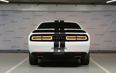 Dodge Challenger III рестайлинг 2, 2016 год, 3 100 000 рублей, 6 фотография