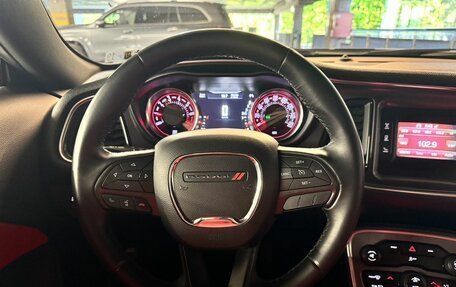 Dodge Challenger III рестайлинг 2, 2016 год, 3 100 000 рублей, 18 фотография
