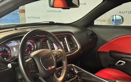 Dodge Challenger III рестайлинг 2, 2016 год, 3 100 000 рублей, 16 фотография