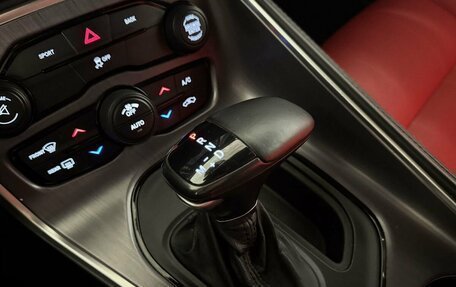 Dodge Challenger III рестайлинг 2, 2016 год, 3 100 000 рублей, 22 фотография