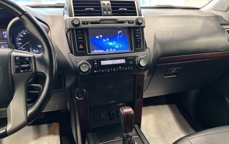 Toyota Land Cruiser Prado 150 рестайлинг 2, 2015 год, 3 250 000 рублей, 32 фотография