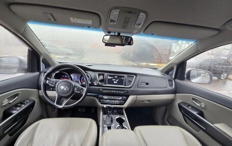 KIA Carnival III, 2018 год, 1 250 000 рублей, 3 фотография
