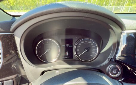 Mitsubishi Outlander III рестайлинг 3, 2022 год, 2 550 000 рублей, 10 фотография