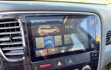 Mitsubishi Outlander III рестайлинг 3, 2022 год, 2 550 000 рублей, 7 фотография