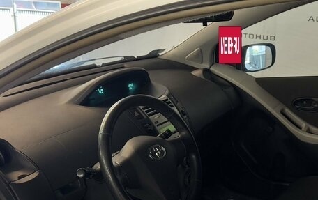 Toyota Yaris III рестайлинг, 2008 год, 490 000 рублей, 9 фотография