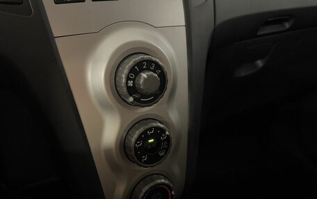 Toyota Yaris III рестайлинг, 2008 год, 490 000 рублей, 13 фотография