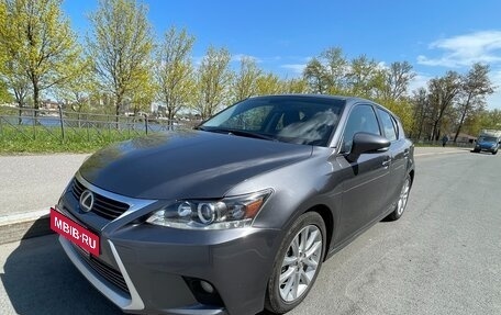 Lexus CT I рестайлинг, 2015 год, 1 960 000 рублей, 4 фотография