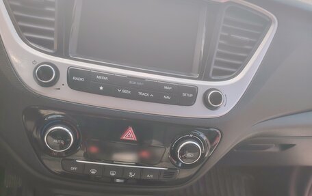 Hyundai Solaris II рестайлинг, 2017 год, 1 500 000 рублей, 13 фотография