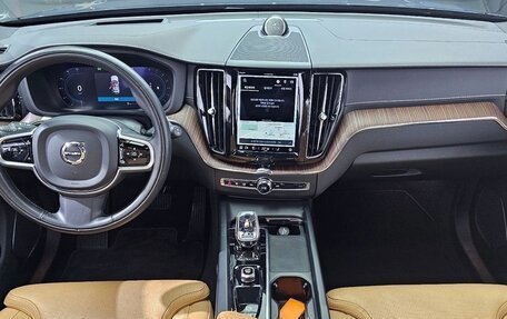 Volvo XC60 II, 2021 год, 3 680 000 рублей, 4 фотография