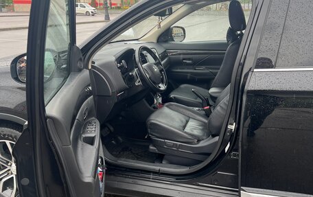 Mitsubishi Outlander III рестайлинг 3, 2015 год, 2 800 000 рублей, 11 фотография