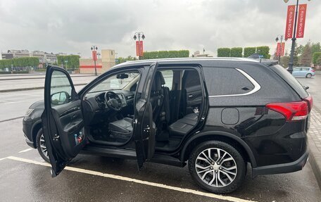 Mitsubishi Outlander III рестайлинг 3, 2015 год, 2 800 000 рублей, 10 фотография