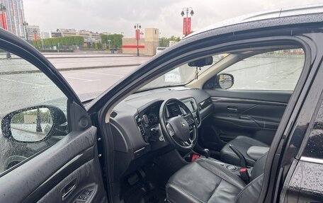Mitsubishi Outlander III рестайлинг 3, 2015 год, 2 800 000 рублей, 12 фотография